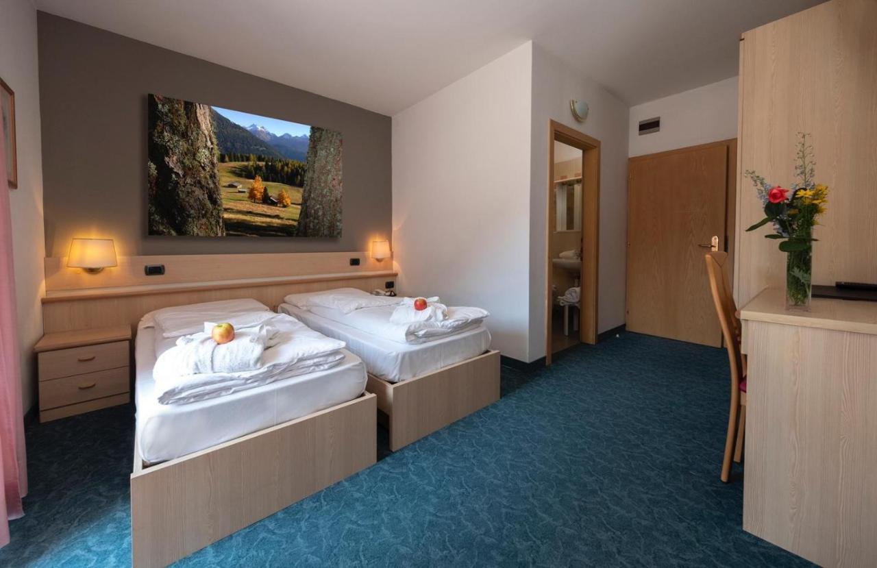 Hotel Italia カステッロ・ディ・フィエンメ エクステリア 写真