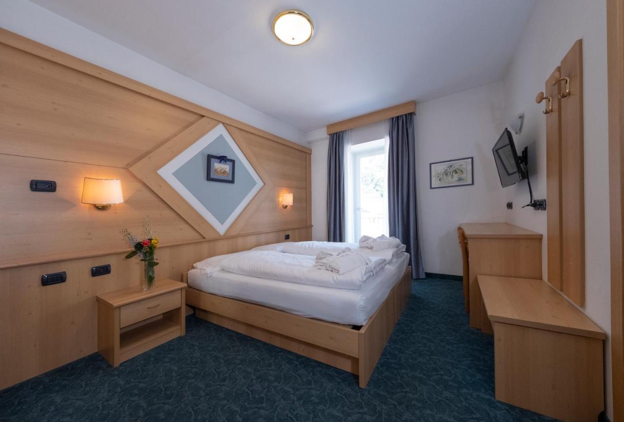 Hotel Italia カステッロ・ディ・フィエンメ エクステリア 写真
