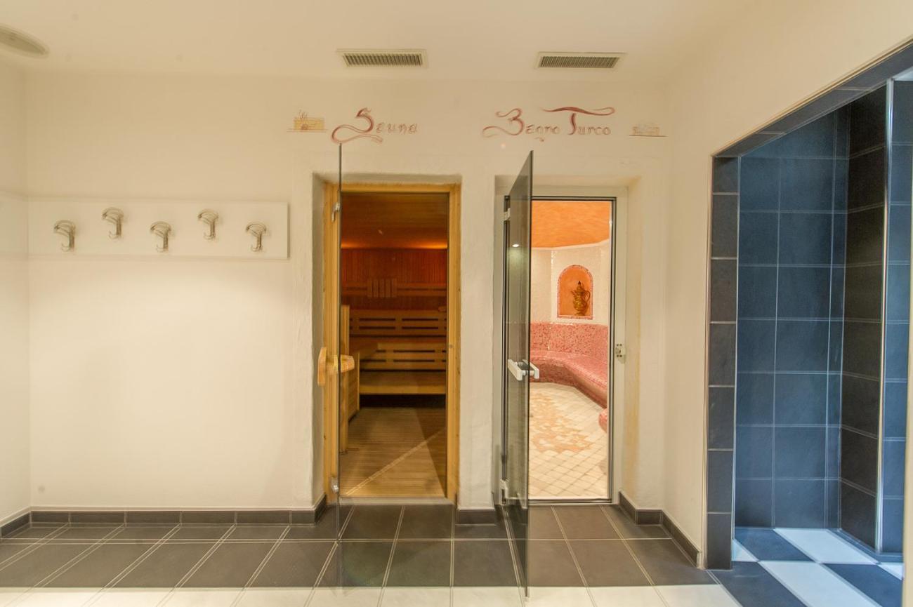 Hotel Italia カステッロ・ディ・フィエンメ エクステリア 写真