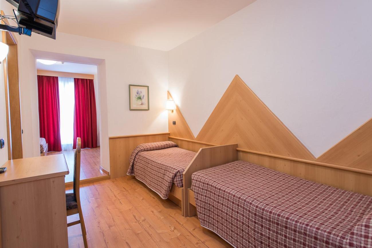 Hotel Italia カステッロ・ディ・フィエンメ エクステリア 写真