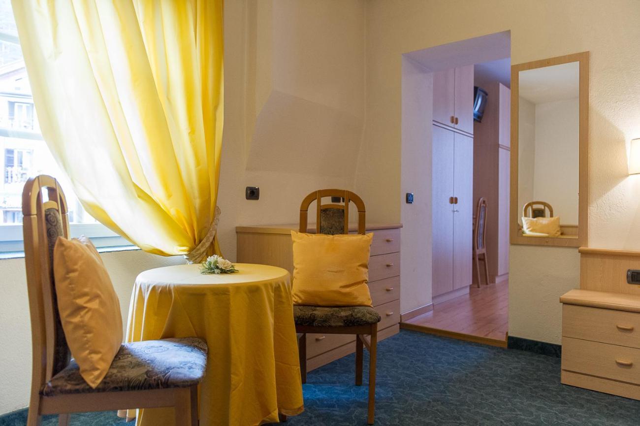 Hotel Italia カステッロ・ディ・フィエンメ エクステリア 写真