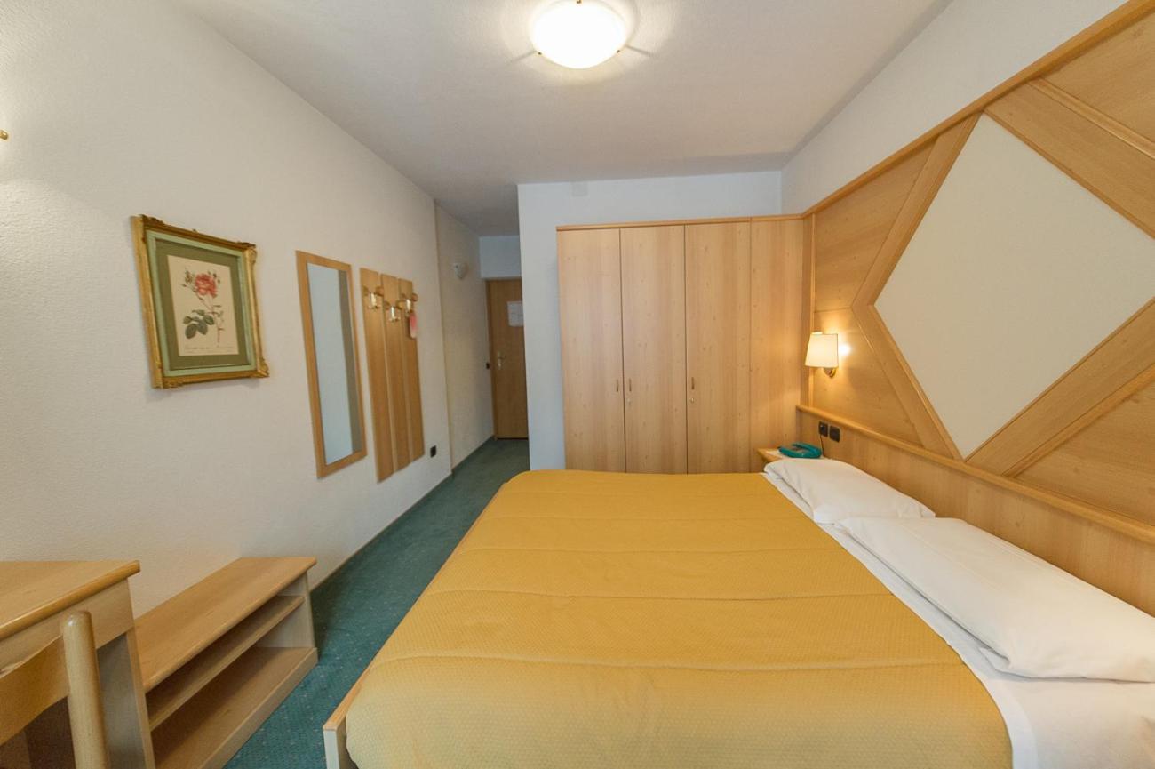 Hotel Italia カステッロ・ディ・フィエンメ エクステリア 写真